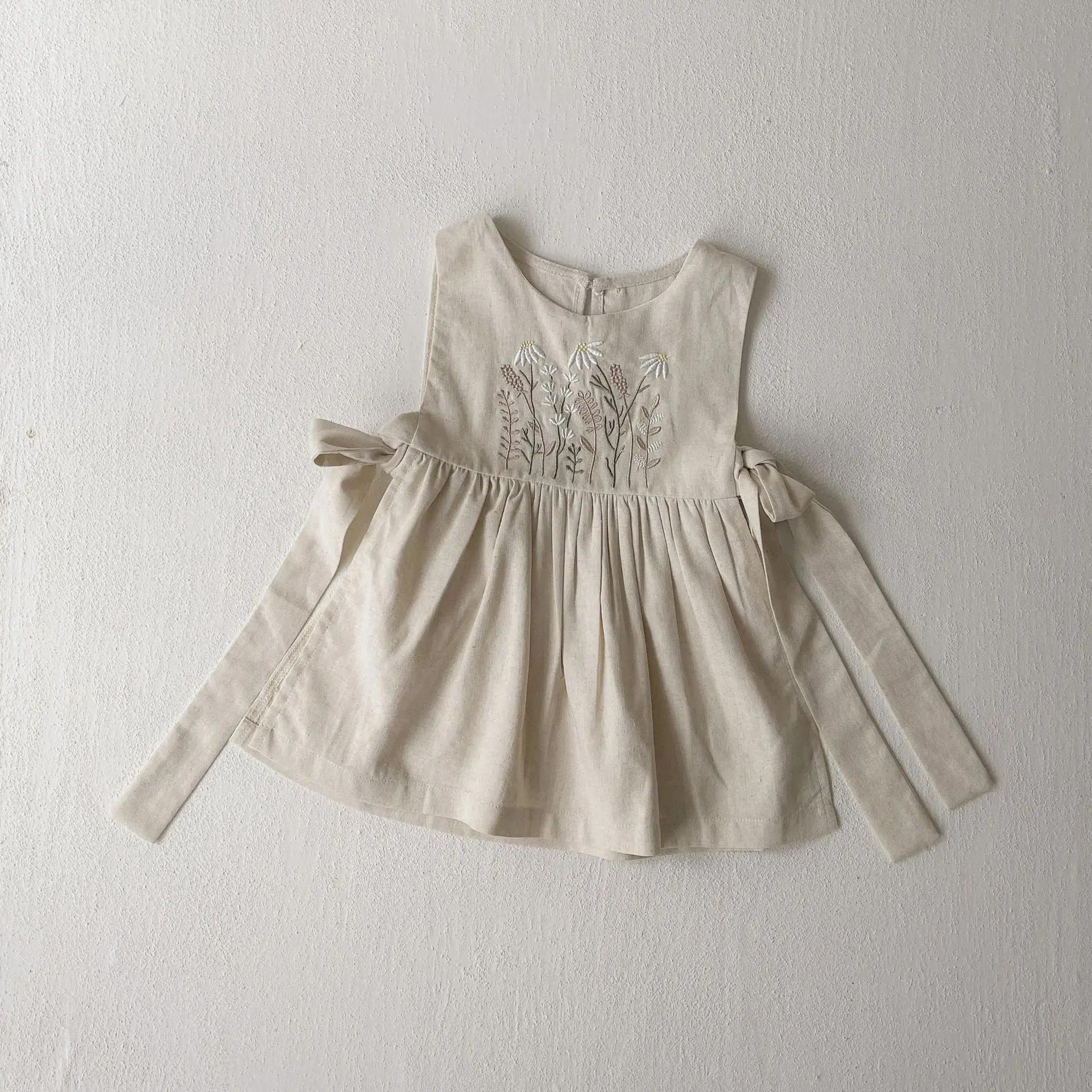 7618-1 Girl Baby Dress Autumn New Flowers Embroidered Girl's Dress Butterfly Strap Apron Sleeveless Suspender Dress - Image 2